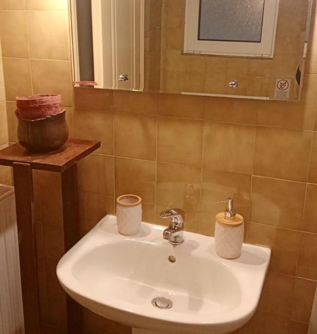 Central Artistic 2-Bedroom Apartment 79Sqm Tripoli Eksteriør billede